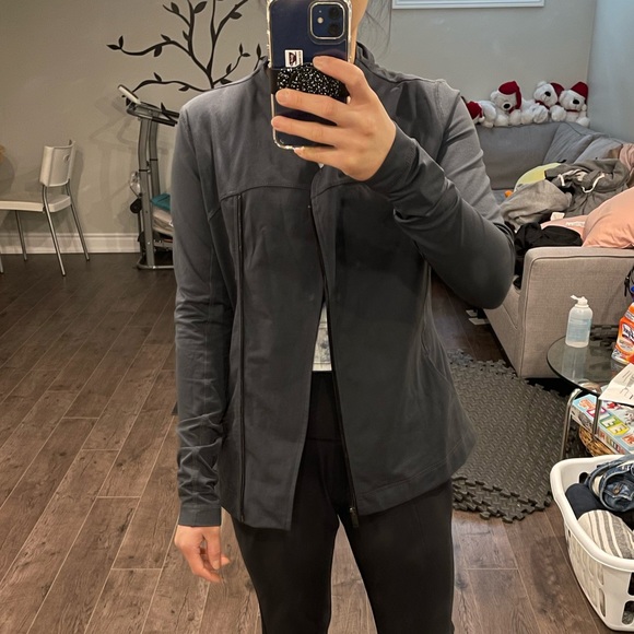 Grey’s anatomy scrub jacket - Picture 3 of 3